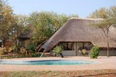 Manzini Game Ranch - Jozini Dam. B&B Lodge close to the water.